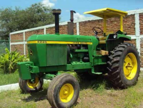 John Deere 4235