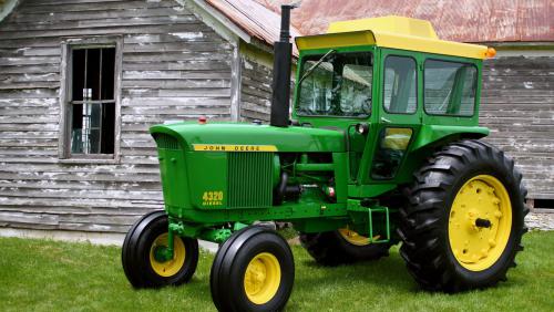 John Deere 4320