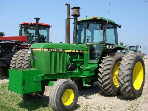 John Deere 4440