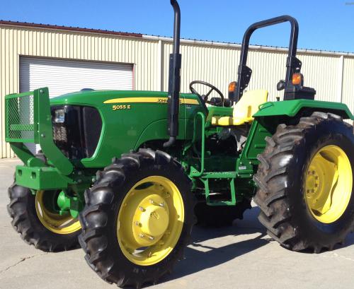 John Deere 5055E