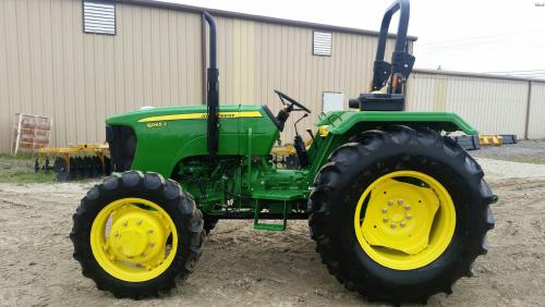 John Deere 5065E