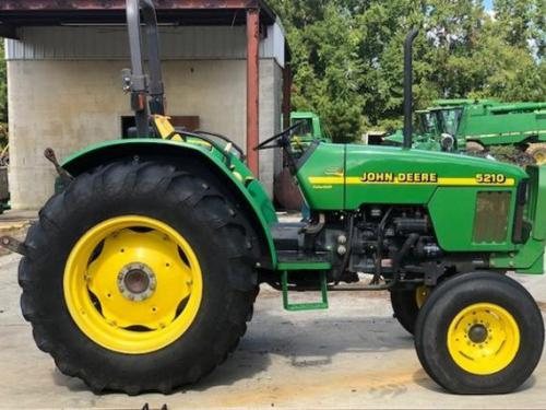 John Deere 5210