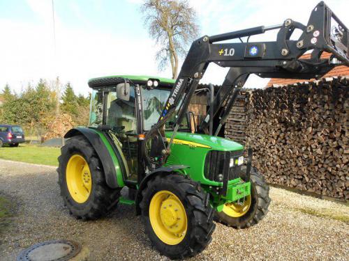 John Deere 5215