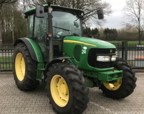 John Deere 5620