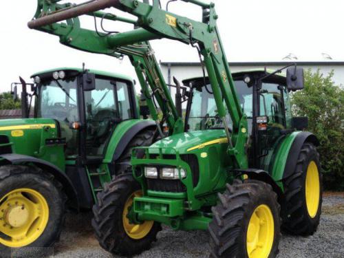 John Deere 5820