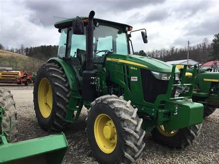 John Deere 6105E