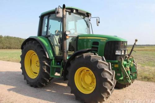 John Deere 6230