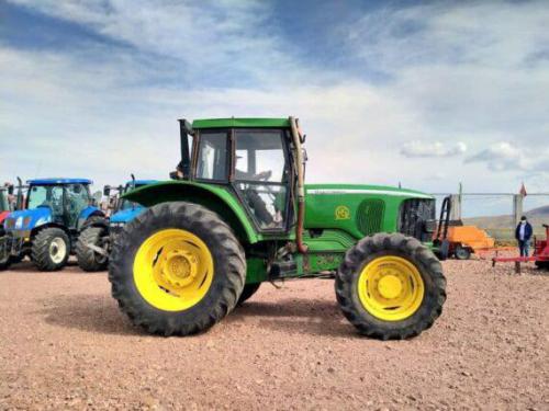 John Deere 6515