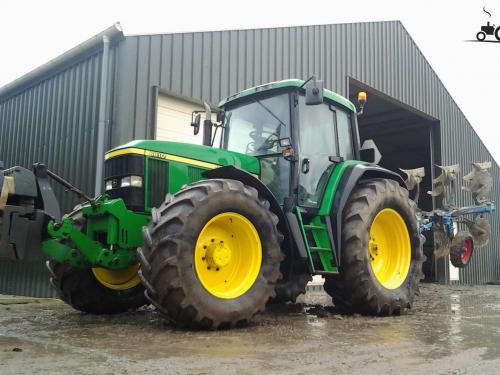 John Deere 6810