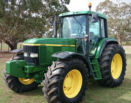 John Deere 6910