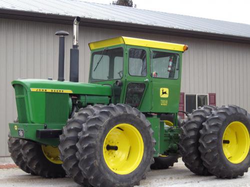 John Deere 7020