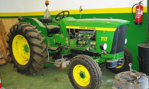 John Deere 717