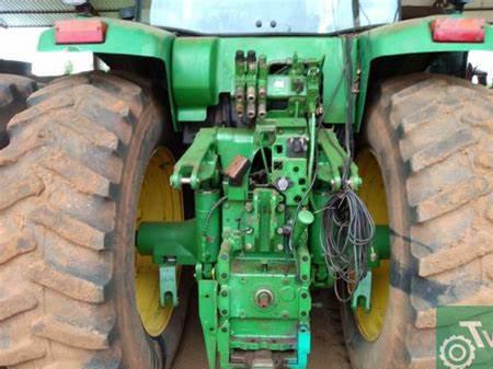 John Deere 7205J