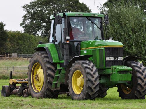 John Deere 7600