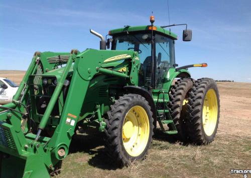 John Deere 7820