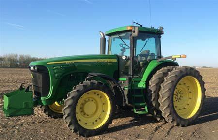 John Deere 8020