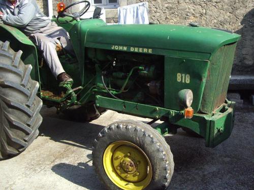 John Deere 818