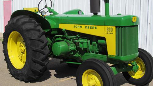 John Deere 830