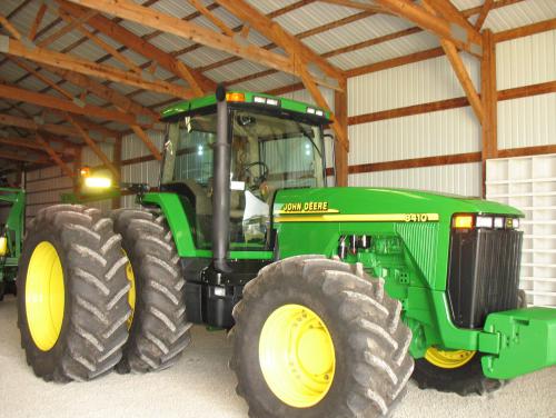 John Deere 8410