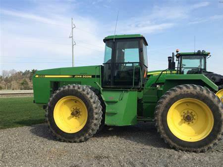 John Deere 8560