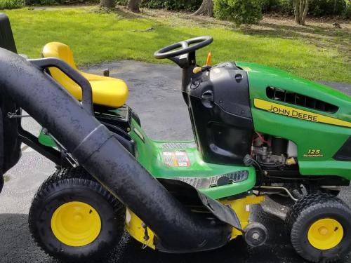 John Deere lawn tractors 125