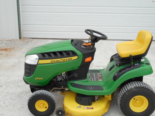 John Deere lawn tractors D100