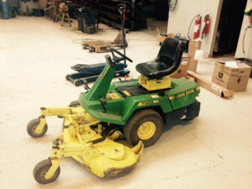 John Deere lawn tractors F525