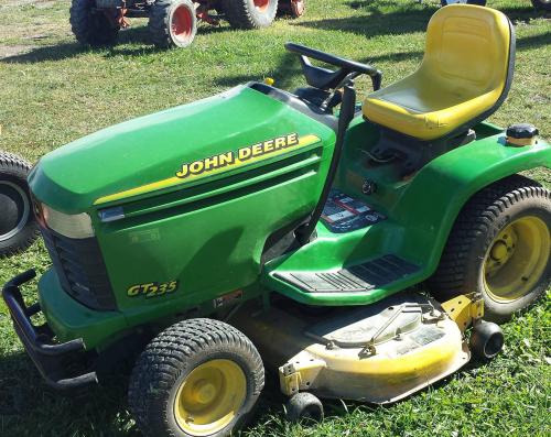 John Deere lawn tractors F680