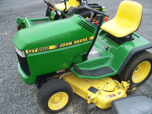 John Deere lawn tractors GT262