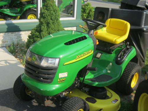 John Deere lawn tractors L100