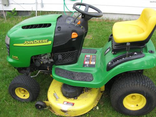 John Deere lawn tractors L108