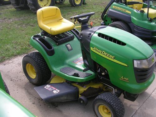 John Deere lawn tractors L110