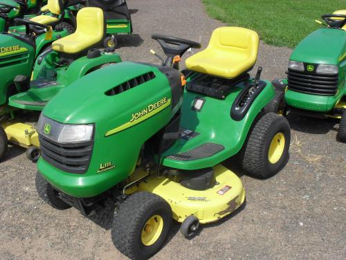 John Deere lawn tractors L111