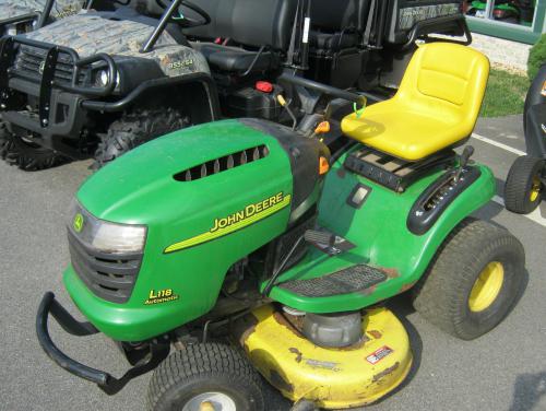 John Deere lawn tractors L118