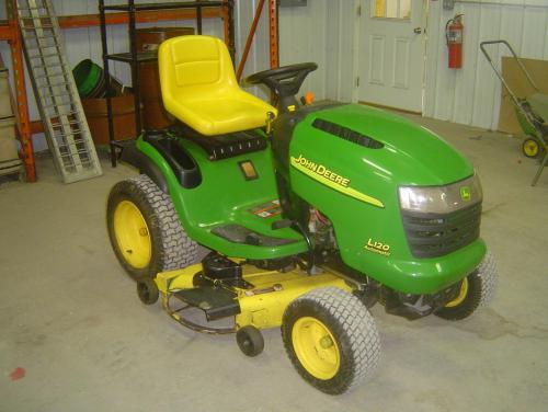 John Deere lawn tractors L120