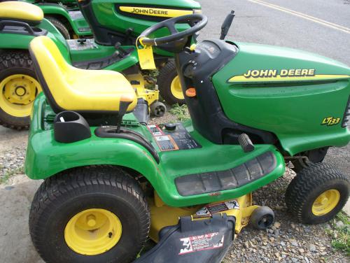 John Deere lawn tractors LT133