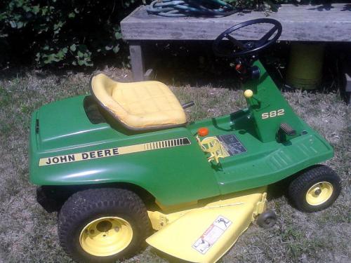 John Deere lawn tractors S82