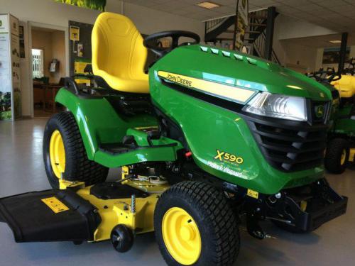 John Deere lawn tractors X590