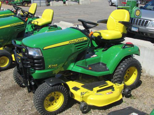 John Deere lawn tractors X748