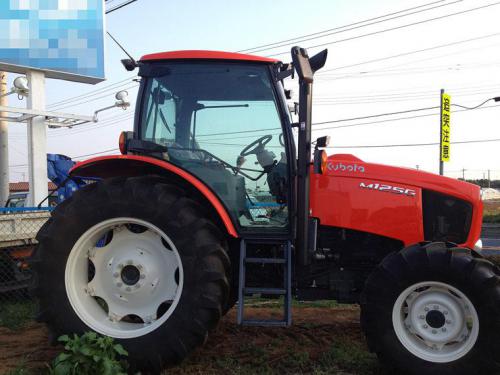 Kubota M125G