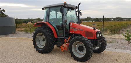 Massey Ferguson 4235