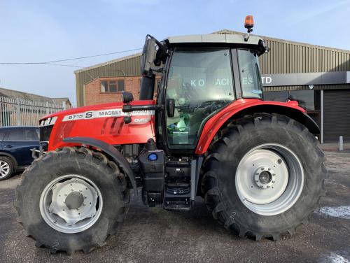 Massey Ferguson 6715S