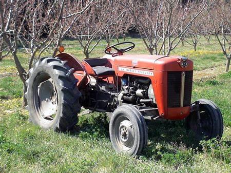 Massey Ferguson 825