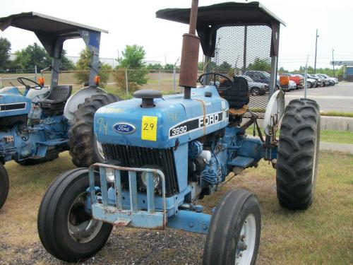 New Holland 3930