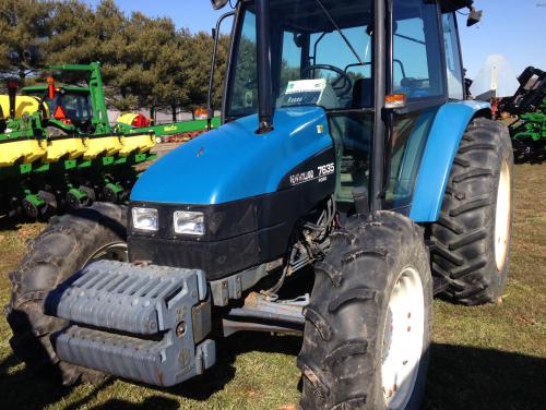 New Holland 7635