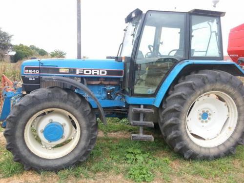 New Holland 8240