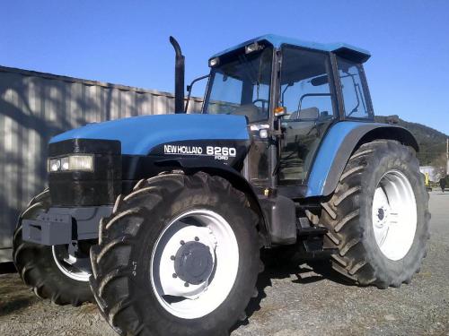 New Holland 8260