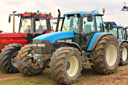 New Holland 8560