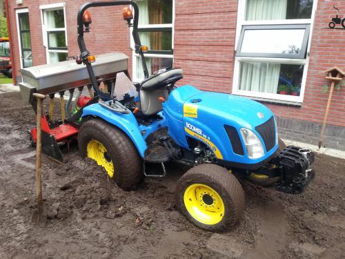 New Holland Boomer 2030