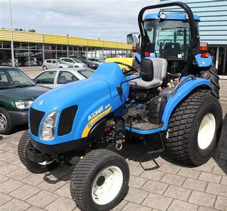 New Holland Boomer 3040